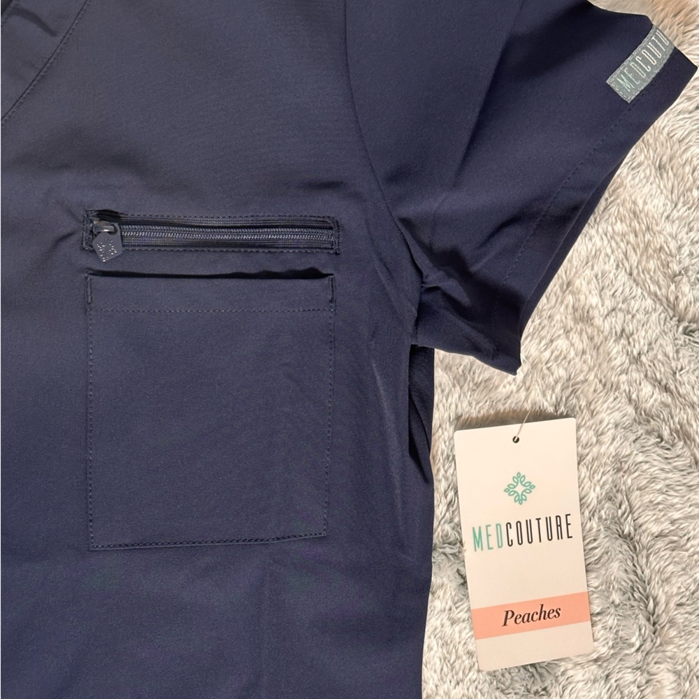 Med Couture Classic Navy V-Neck Short Sleeve Scrub Top - Picture 5 of 8